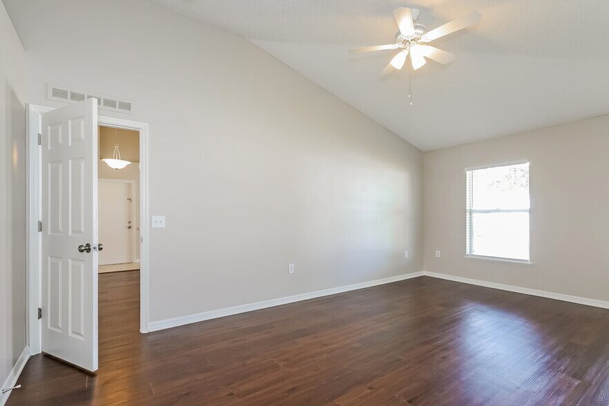 Building Photo - 225 Cranbrook Dr