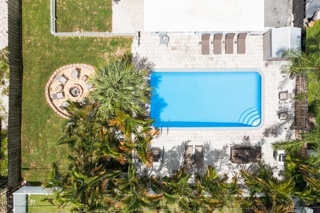 Building Photo - 19165 SE Homewood Ave