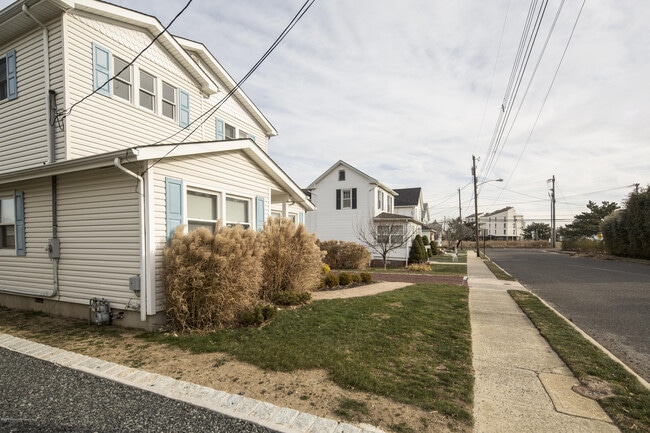 Building Photo - 41 White St