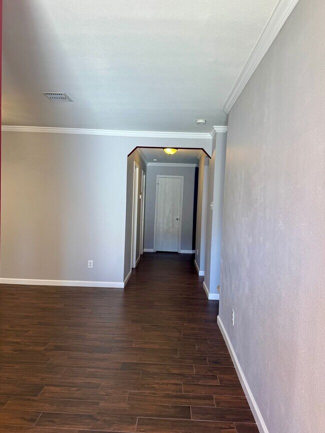 Building Photo - 232 Weeping Willow