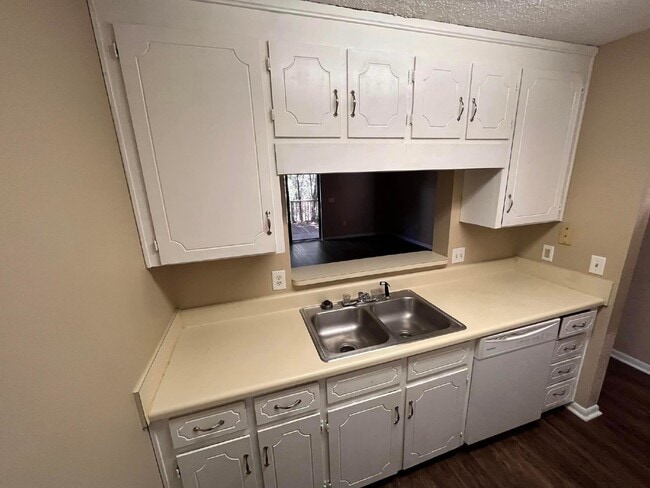 Building Photo - 121 Candlebrook Dr