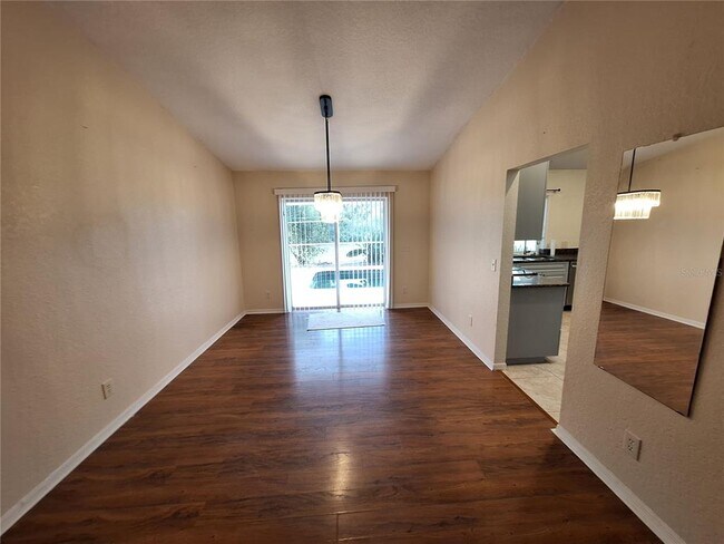 Building Photo - 259 Franca St