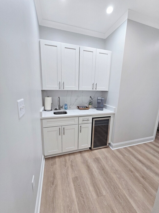 Building Photo - 996 Beach Blvd W