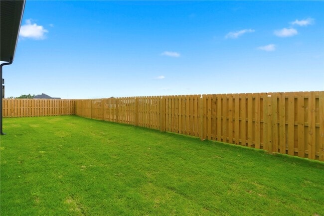 Building Photo - 421 Hedge Dr