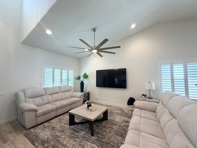 Building Photo - AVAILABLE NOW!! GORGEOUS 4 Bedroom 2 Bathroom Home in La Quinta.