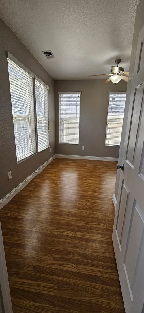 Building Photo - G Street 6 Plex