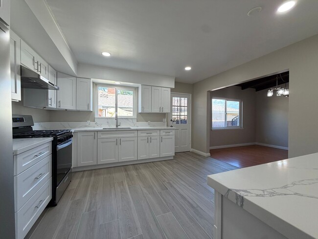 Building Photo - Stunning Mid-Century Modern Home  in Garden Grove