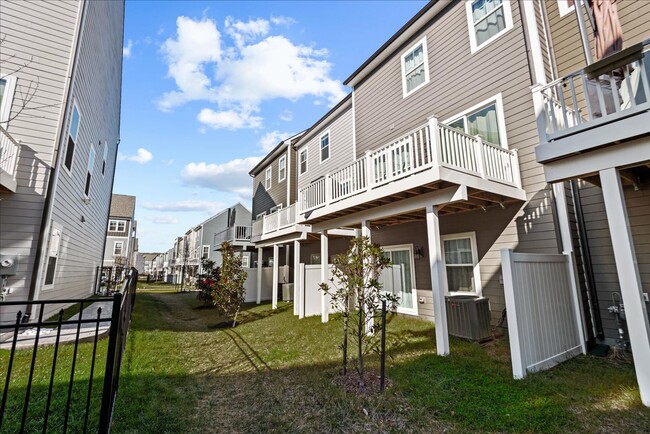 Building Photo - Like New! CLOSE TO I-95 & QUANTICO!