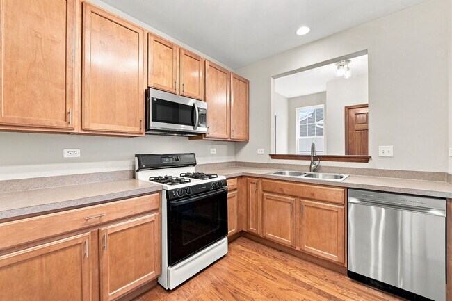 Building Photo - 2532 Oneida Ln