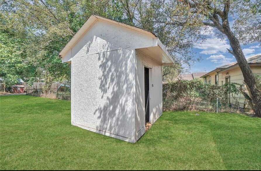 Building Photo - 1117 E Cherry St