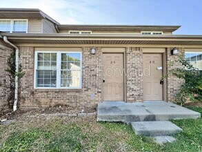 Building Photo - 1100 Horsemans Ln