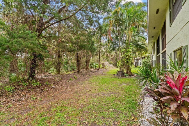 Building Photo - 2001 Sabal Ridge Ct
