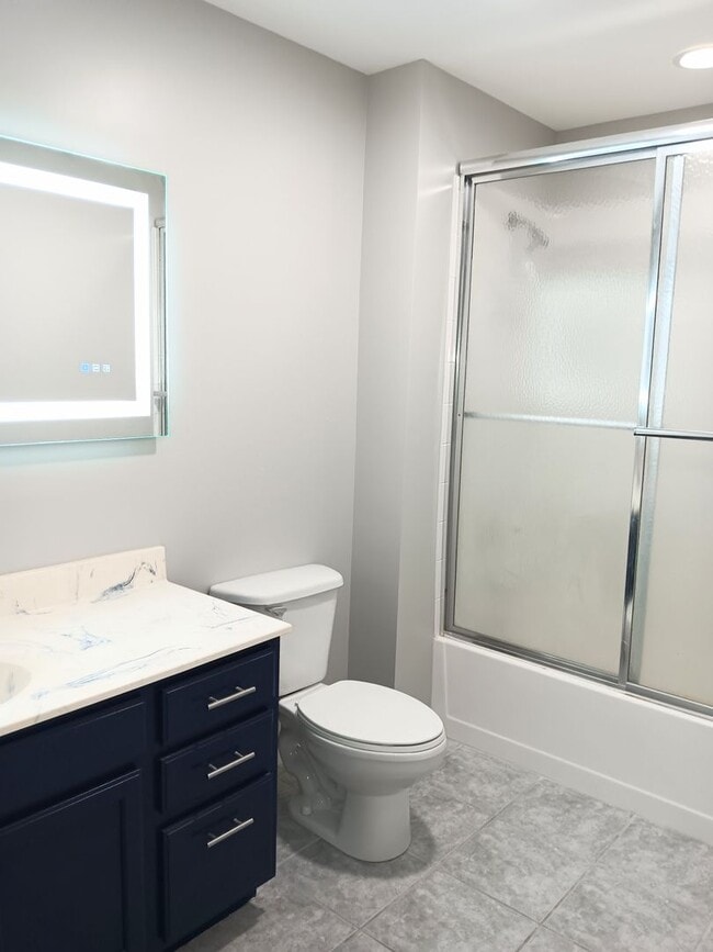 Building Photo - Spacious Condo with Modern Comforts