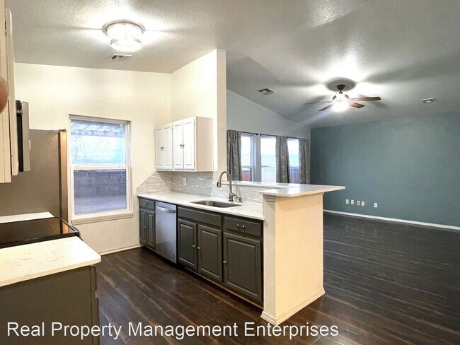 Building Photo - 3 br, 2 bath House - 15601 Acacia Rd