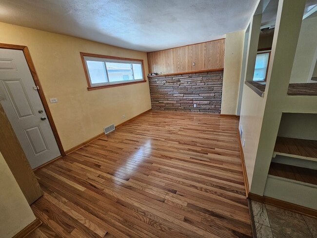 Building Photo - 623 Yeoman St