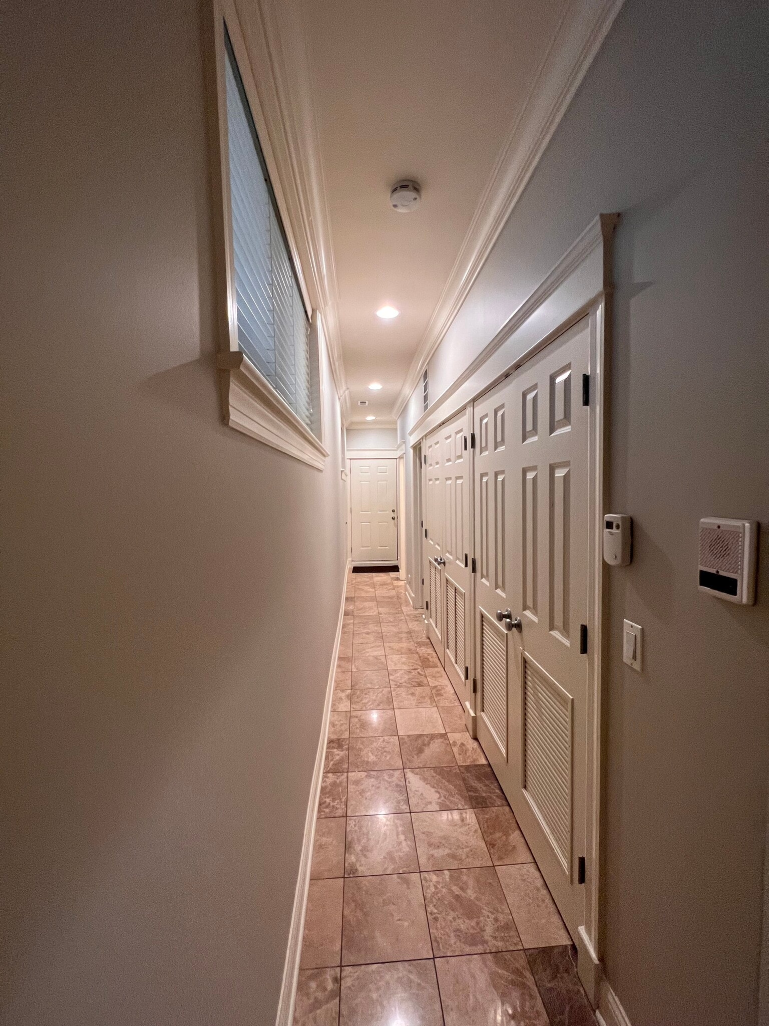 Building Photo - 2042 N Racine Ave