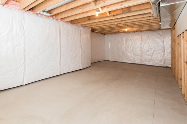 Building Photo - Contemporary Altoona Single Family Home! N...