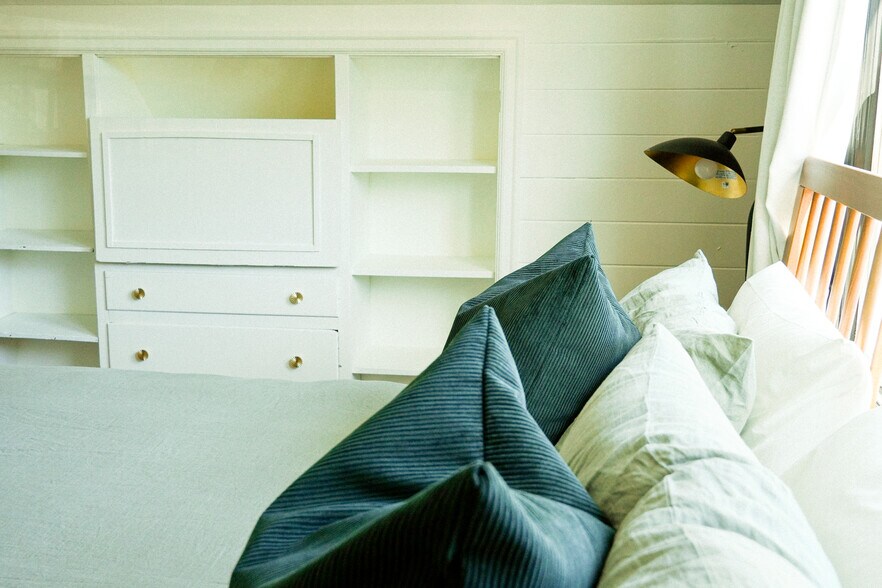 Building Photo - 4603 NE Irving St