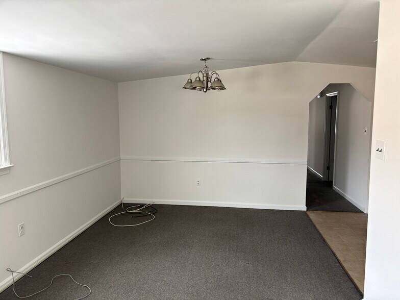 Building Photo - 809 N Bethlehem Pike