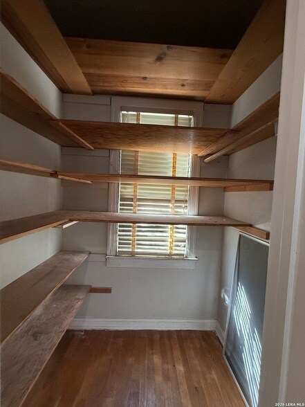 Building Photo - 530 W Gramercy Pl