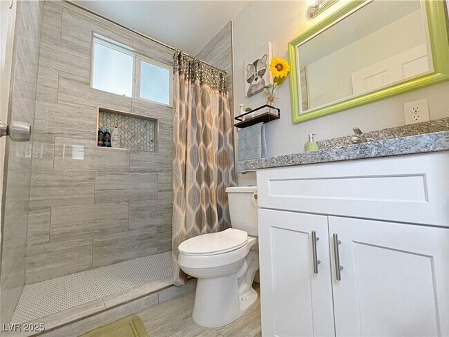 Building Photo - 1932 Hassett Ave