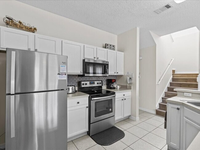 Building Photo - 113 Pompano Beach Dr