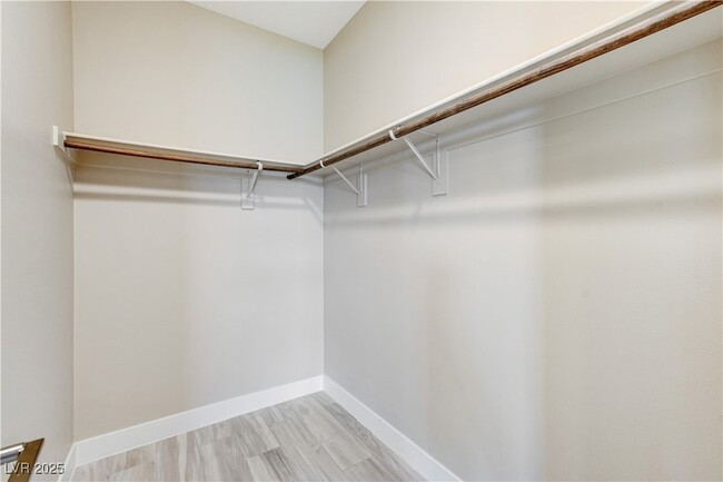 Building Photo - 64 Grey Feather Dr