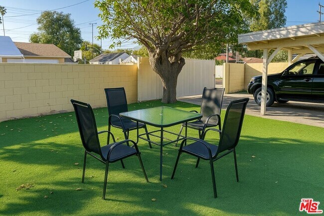 Building Photo - 11257 Collett Ave