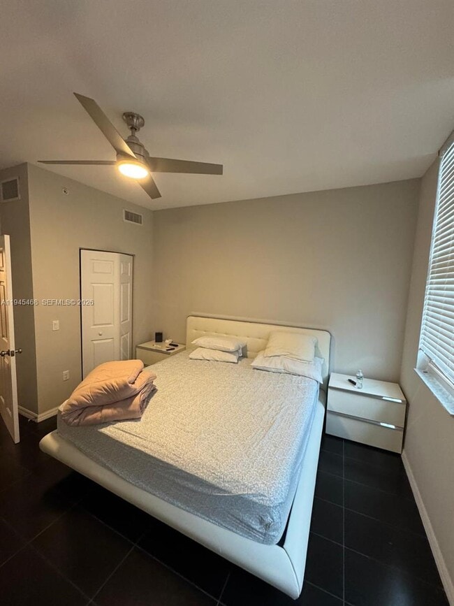 Building Photo - 2421 NE 65th St