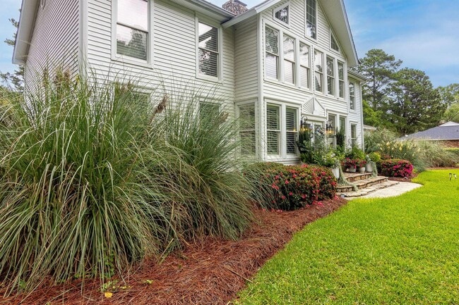 Building Photo - 132 Cherry Hills Dr