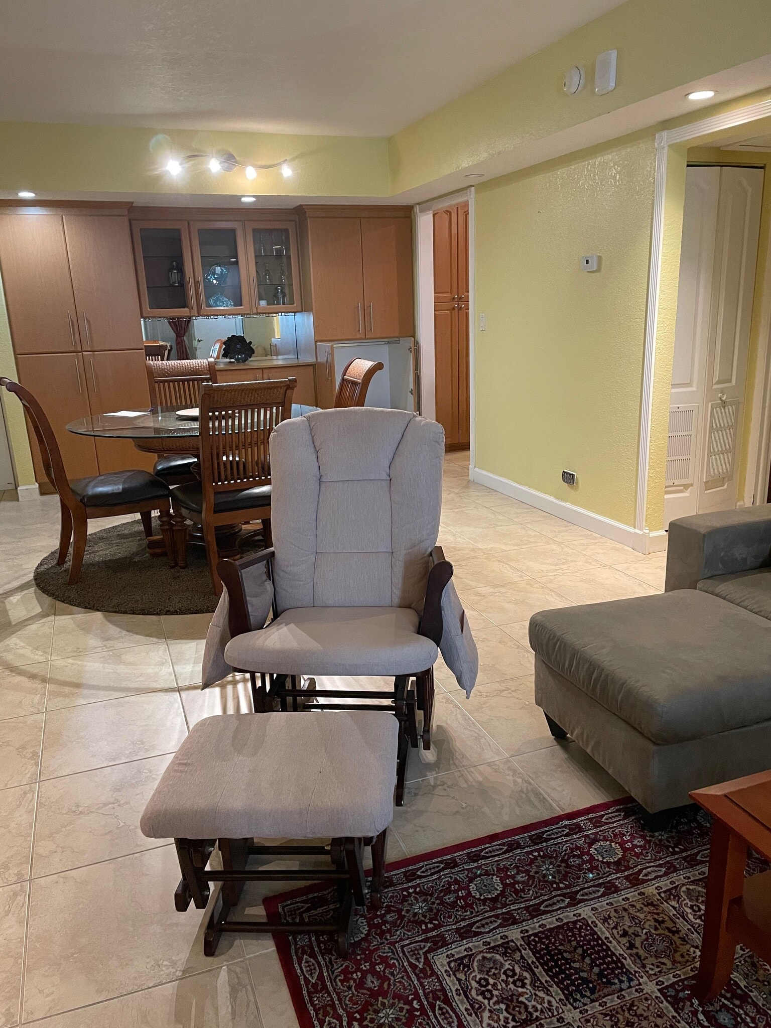 Living/Dinning Area - 5005 Collins Ave