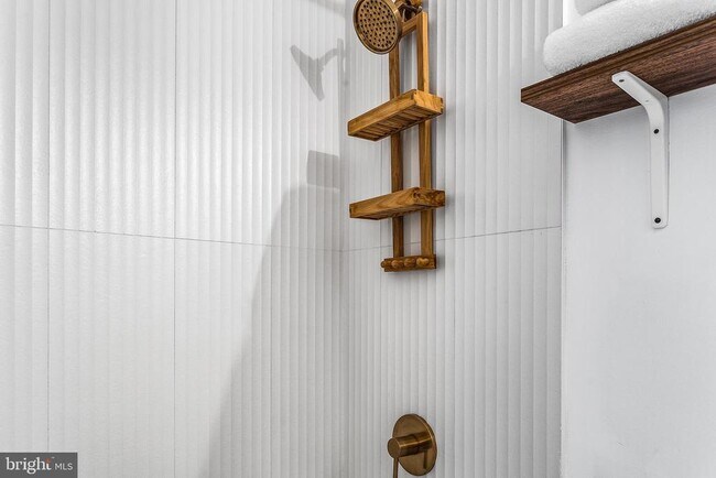 Building Photo - 569 N 20th St