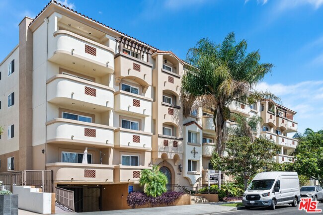 Building Photo - 1246 Armacost Ave