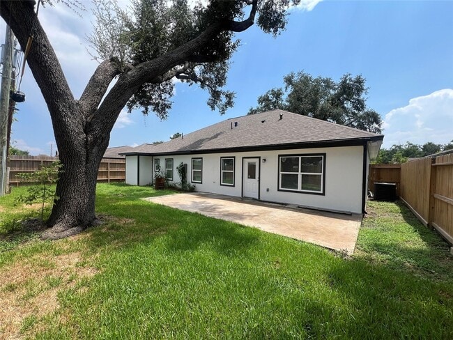 Building Photo - 13314 Oak Ledge Dr