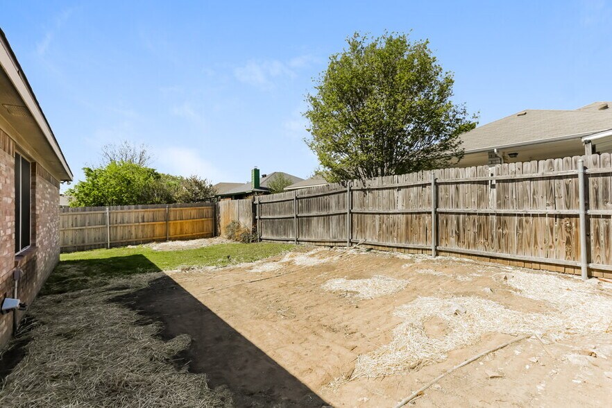 Building Photo - 6421 Freshwater Ln