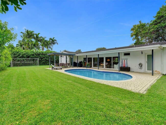 Building Photo - 13555 SW 74th Ave