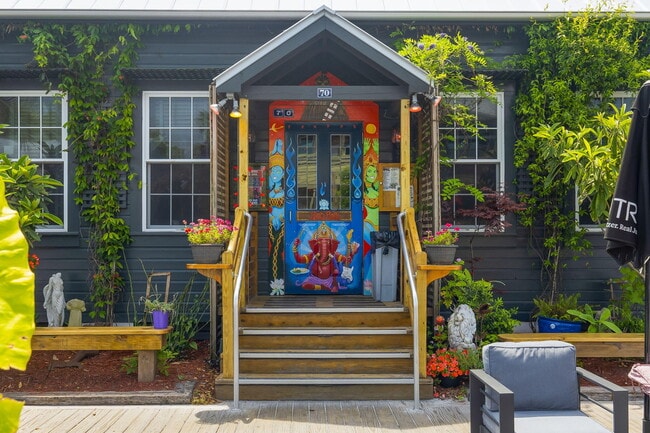 Building Photo - 1732 W County Hwy 30A