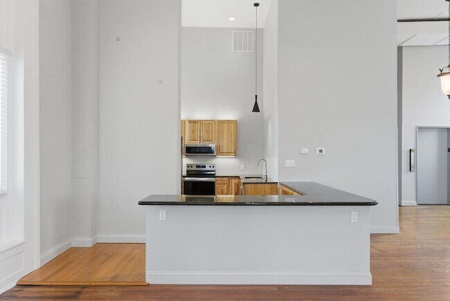 Building Photo - 500 Main St