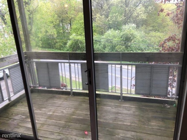 Primary Photo - 1 br, 1 bath Apartment - 259 Oakville Ave