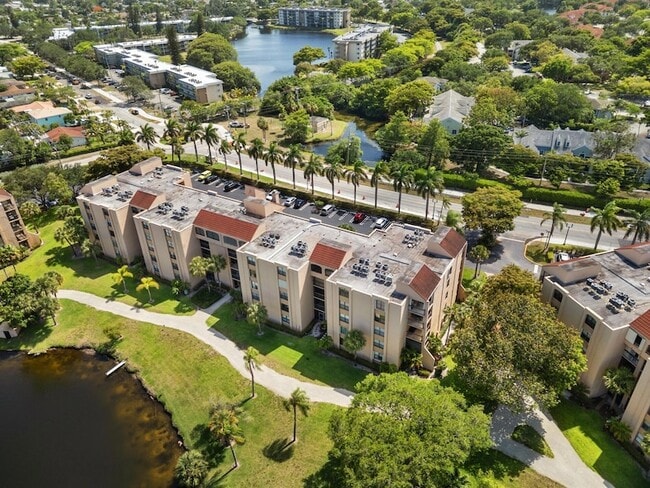Building Photo - 2455 Lindell Blvd