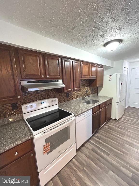 Building Photo - 12405 Hickory Tree Way