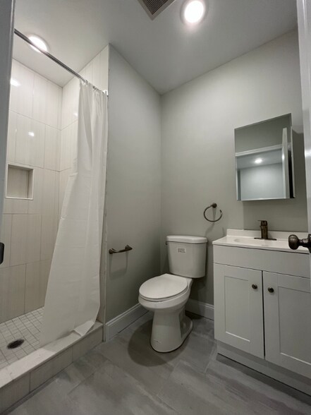 Building Photo - 106 S 42nd St