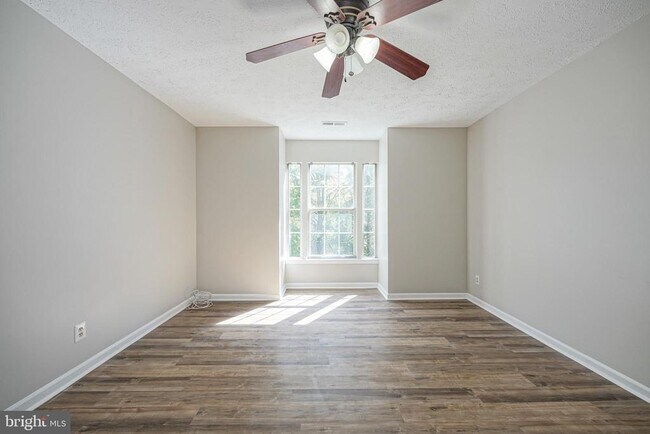 Building Photo - 95 Eldon Way