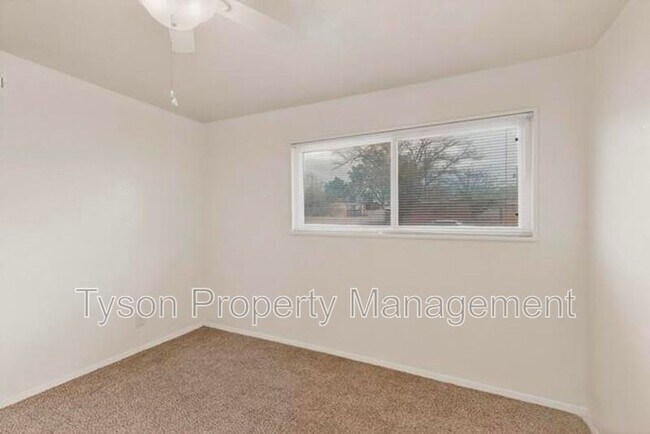 Building Photo - 3503 Montclaire Dr NE