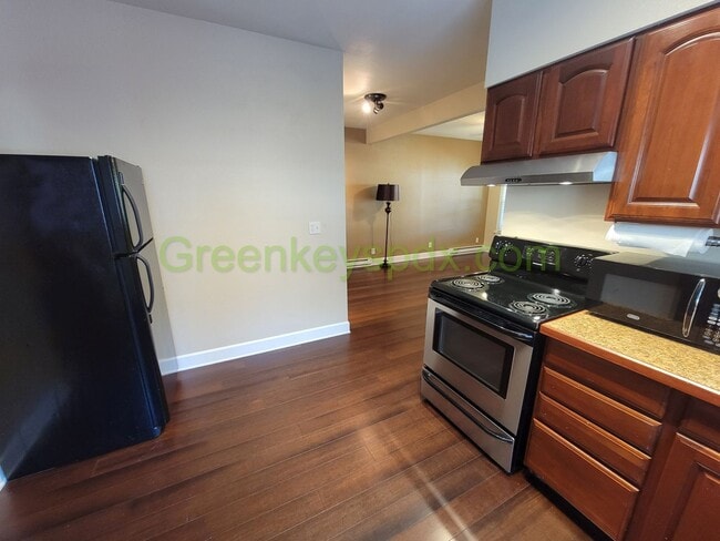 Building Photo - Amazing 1-Bedroom Unit in a Side-by-Side Duplex Near Hollywood District