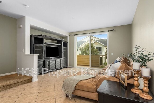 Building Photo - 315 Silk Tree
