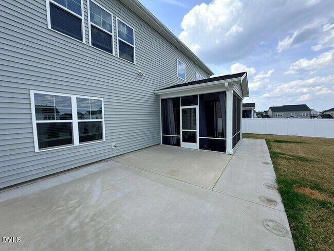 Building Photo - 513 Acerno Dr