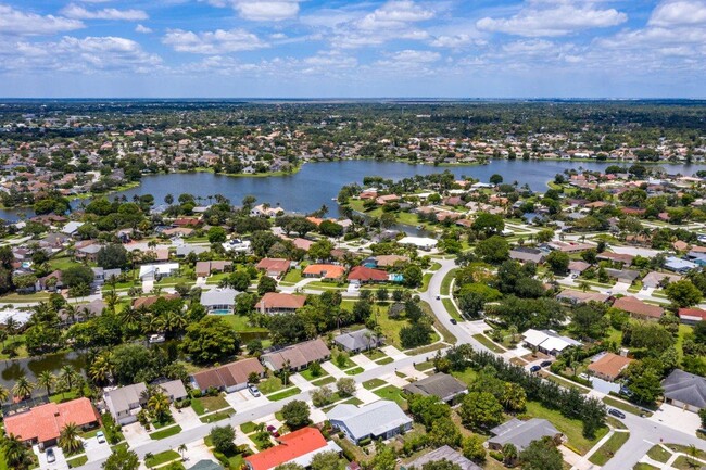 Building Photo - 1367 Riverside Cir