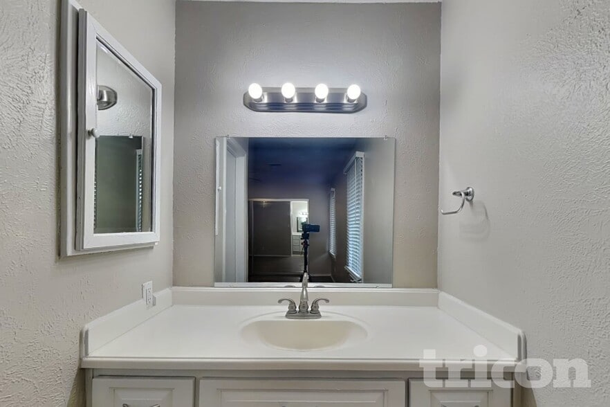 Building Photo - 1416 Nemesia Pl NE