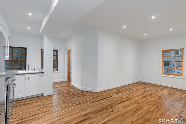 Building Photo - 2 Hollyhock Rd